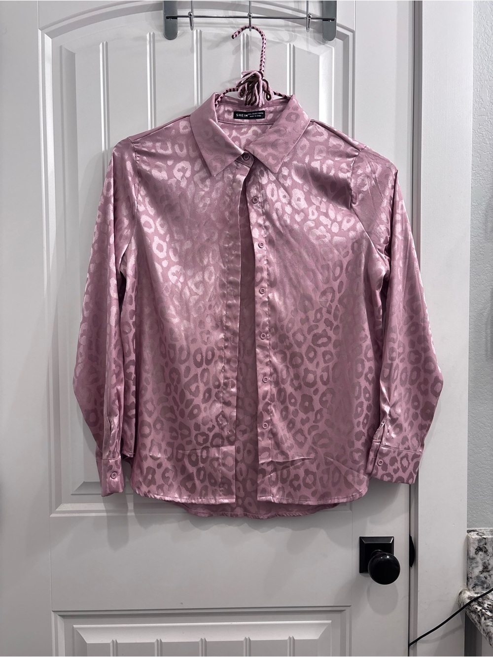 SHEIN Satin Leopard Jacquard Button-Up Shirt - Dusty Pink